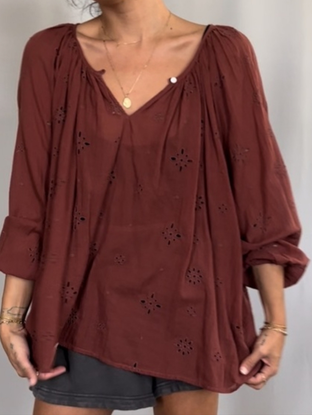 Aerie Eyelet Peasant Lightweight Boho Oversized Blouse Size Small in Rusty Wine